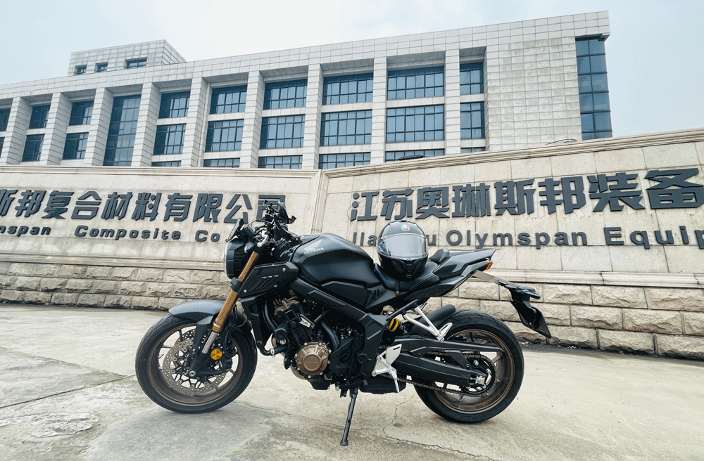 碳纖維制品設(shè)計，碳纖維復(fù)合材料廠家展示碳纖維制品摩托車；專業(yè)定做碳纖維制品，化工容器，熱壓罐，換熱器 # 碳纖維復(fù)合材料 # 碳纖維復(fù)合材料加工 # 碳纖維復(fù)合材料制造 # 碳纖維復(fù)合材料切割